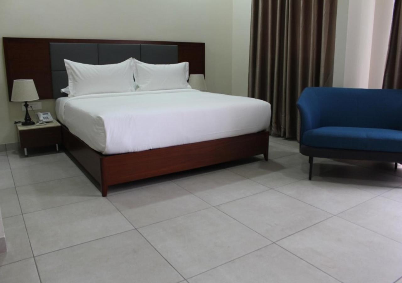 Ixoras Hotel Kinshasa Eksteriør bilde