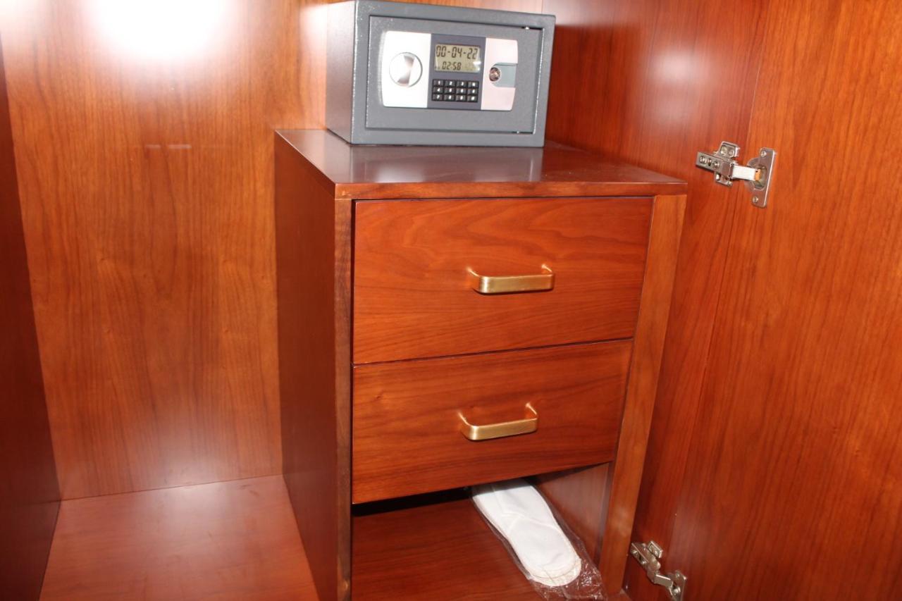 Ixoras Hotel Kinshasa Eksteriør bilde