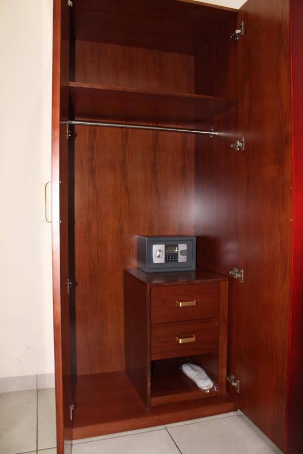 Ixoras Hotel Kinshasa Eksteriør bilde