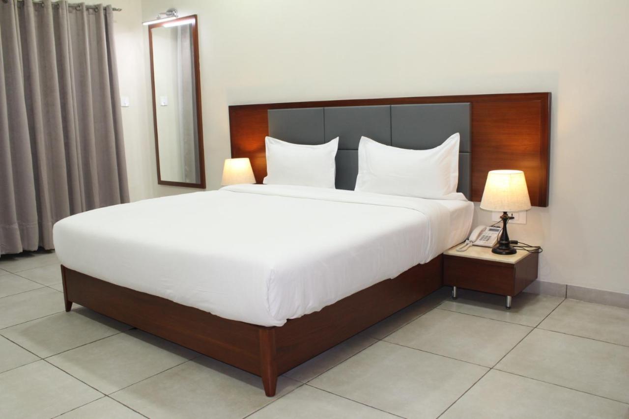 Ixoras Hotel Kinshasa Eksteriør bilde